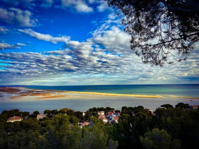 Foto van het strand van Coussoules vanaf de Falaise de Leucate