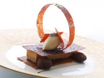 Photo d'un dessert au chocolat structuré du restaurant Le Grand Cap de Leucate